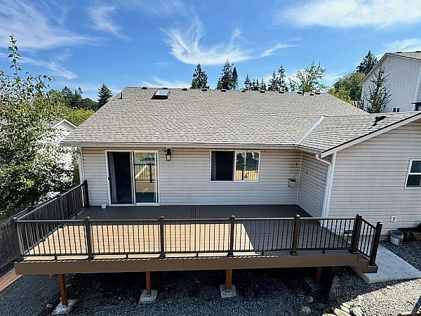 Finished Composite Deck in Lake Stevens WA